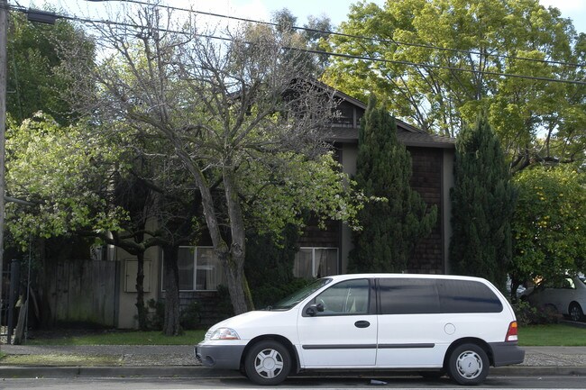 10 Huntwood Way in Hayward, CA - Foto de edificio - Building Photo