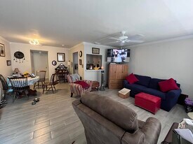 49 Cambridge B in West Palm Beach, FL - Building Photo
