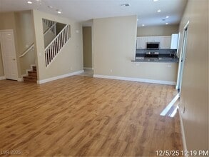 5921 Royal Castle Ln in Las Vegas, NV - Building Photo - Building Photo