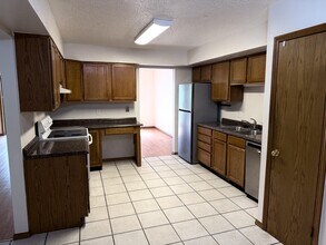 12305 Cedar Springs Ln in Oklahoma City, OK - Building Photo - Building Photo
