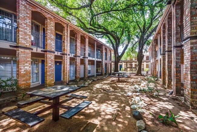 480 W Parker Rd in Houston, TX - Building Photo - Building Photo