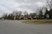 1051-1131 Sandhurst Cir in Toronto, ON - Building Photo - Building Photo