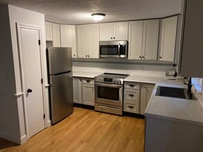 6 Cove Rd in Falmouth, MA - Building Photo - Building Photo