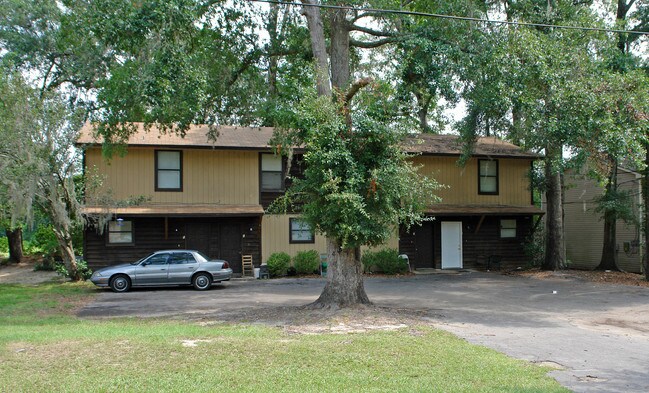 3280 Nekoma Ln in Tallahassee, FL - Foto de edificio - Building Photo