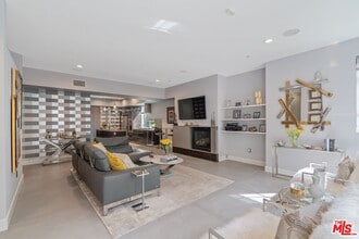 1250 N Harper Ave in West Hollywood, CA - Building Photo - Building Photo