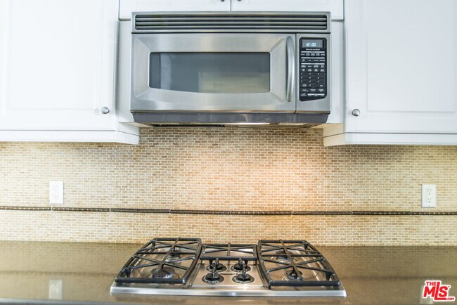 12975 Agustin Pl-Unit -222 in Los Angeles, CA - Building Photo - Building Photo