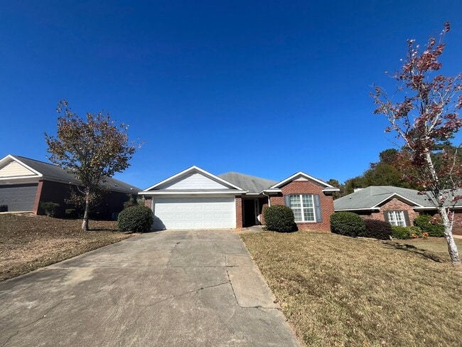 8037 Garrett Pines Dr in Columbus, GA - Building Photo - Building Photo