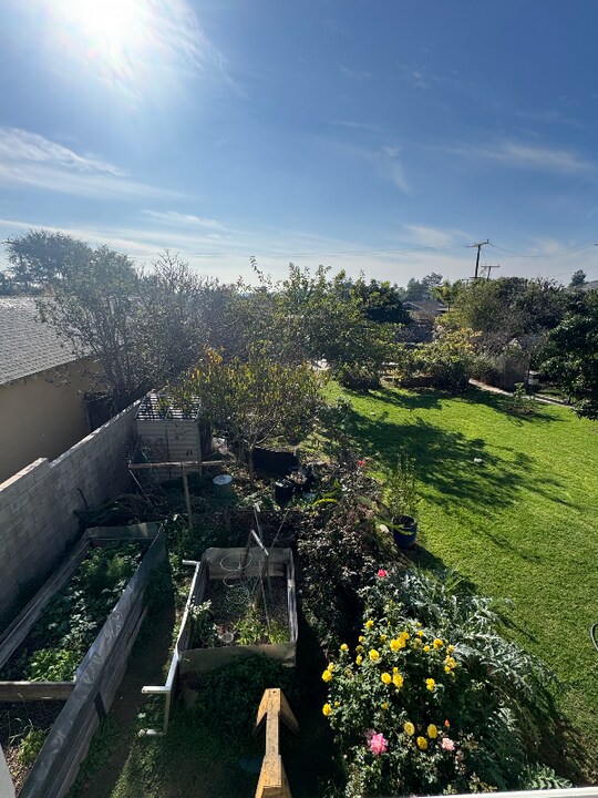 1342 La Colina Dr in Tustin, CA - Building Photo