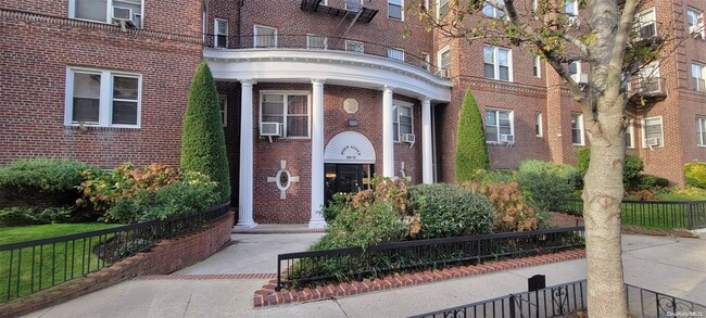 110-35 72nd Rd in Queens, NY - Foto de edificio - Building Photo