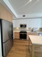 1655 NW 124th St, Unit 522 in North Miami, FL - Foto de edificio - Building Photo