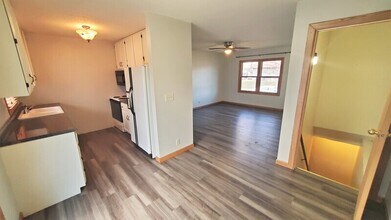 6235 Langdon Ave SW in Cedar Rapids, IA - Building Photo - Building Photo