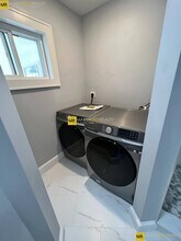 12 Lawrence St, Unit 1 in Watertown, MA - Foto de edificio - Building Photo