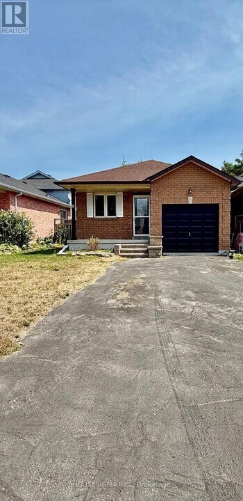 57 Bushford St in Clarington, ON - Building Photo