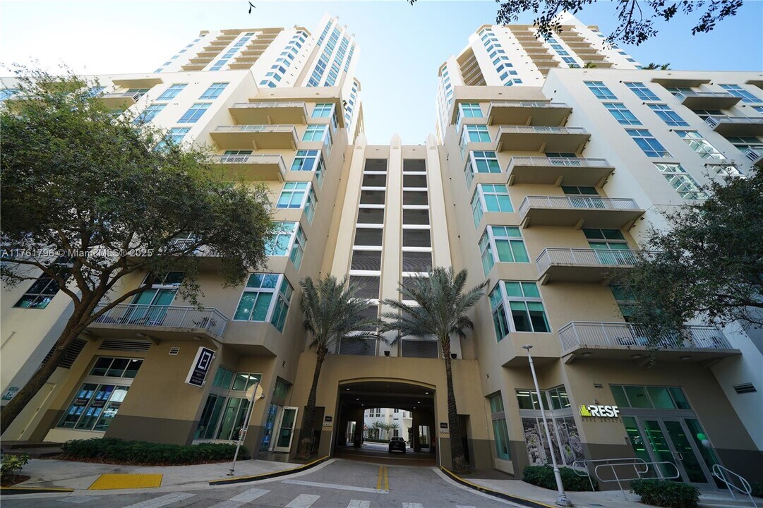 9066 SW 73rd Ct, Unit 1701 in Miami, FL - Building Photo