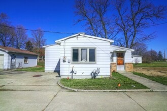 17069 IN-23 in South Bend, IN - Building Photo - Building Photo