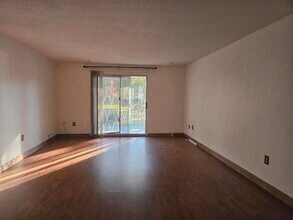23 Shadowbrook Ln in Milford, MA - Building Photo - Building Photo