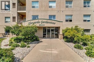 5000 Wyandotte St E in Windsor, ON - Building Photo - Building Photo