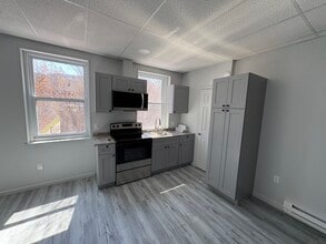 25 E 4th St, Unit apt#1 in Bethlehem, PA - Building Photo - Building Photo