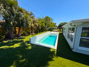 5813 26th Ave N in St. Petersburg, FL - Foto de edificio - Building Photo