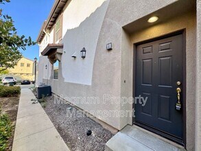 30455 Buccaneer Bay in Murrieta, CA - Foto de edificio - Building Photo