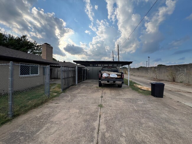 1910 N Floyd Rd in Richardson, TX - Building Photo - Building Photo
