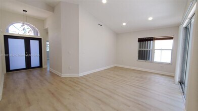 9794 NW 29th Terrace in Doral, FL - Building Photo - Building Photo