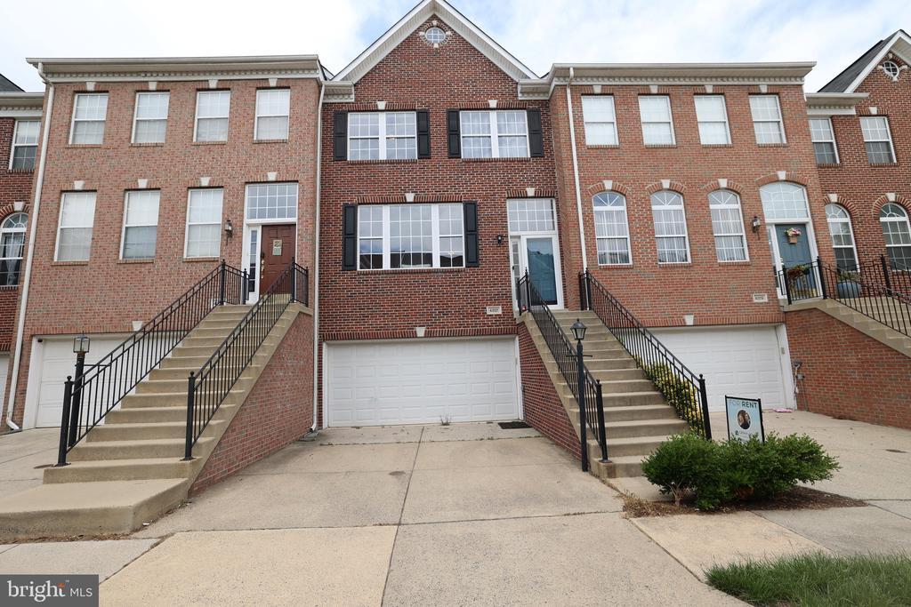 43121 Shadow Terrace in Leesburg, VA - Building Photo