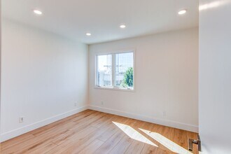 3944 Bancroft St in San Diego, CA - Building Photo - Building Photo