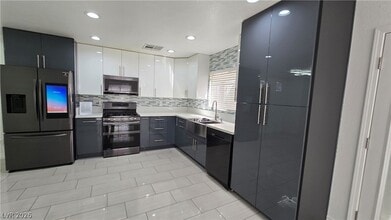 5256 Paradise Valley Ave in Las Vegas, NV - Building Photo - Building Photo