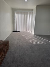 622 Carpino Ave in Pittsburg, CA - Foto de edificio - Building Photo