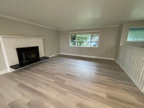 1919 Island View Rd in Oak Harbor, WA - Building Photo - Building Photo