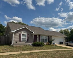 806 S Sunny Ln in Urbana, IL - Building Photo