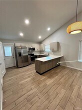 1320 E Iris Ave in McAllen, TX - Building Photo - Building Photo