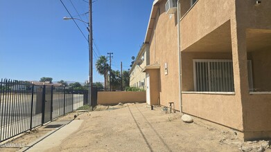 38551 10th St E in Palmdale, CA - Building Photo - Building Photo
