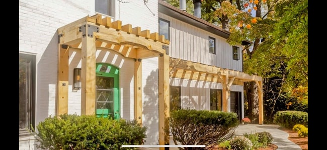 75 Pine St in South Hadley, MA - Building Photo - Building Photo