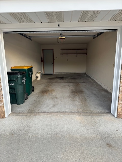 318 Humar St, Unit Apt. B in West Bend, WI - Building Photo - Building Photo