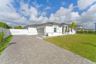 21190 SW 127th Pl in Miami, FL - Building Photo - Building Photo