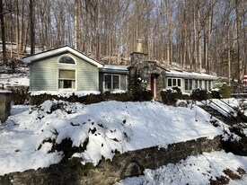 46 Gallows Hill Rd in Cortlandt Manor, NY - Building Photo