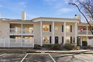 10195 Ashbrooke Ct in Oakton, VA - Building Photo