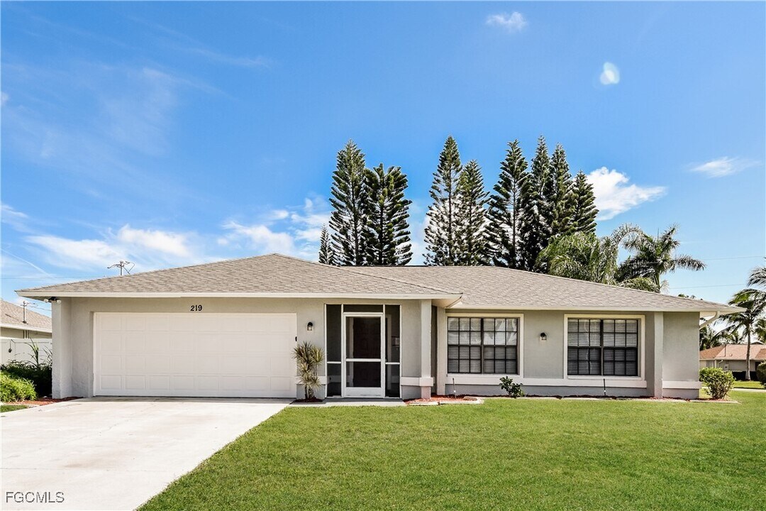 219 SE 20th St in Cape Coral, FL - Building Photo