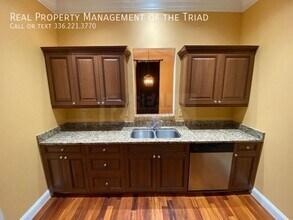 360 S Elm St, Unit #207 in Greensboro, NC - Building Photo - Building Photo