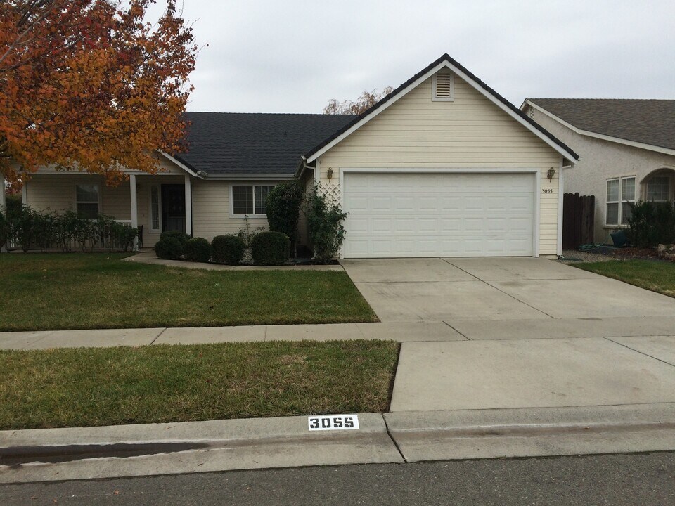 3055 Helena Way in Chico, CA - Building Photo