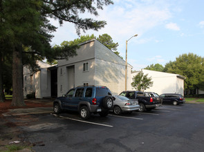 Woodridge Apartments in Garner, NC - Building Photo - Building Photo