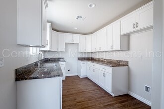 2825 California Ave in Bakersfield, CA - Building Photo - Building Photo