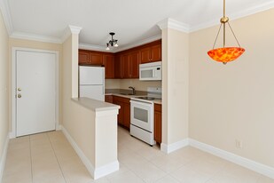 10749 Cleary Blvd in Plantation, FL - Building Photo