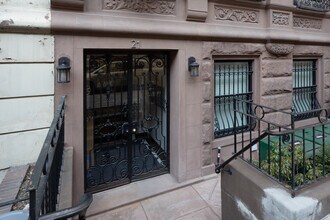 21 W 75TH St in New York, NY - Building Photo - Building Photo