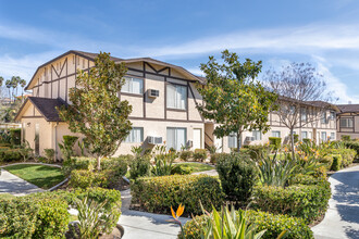 Temecula Gardens Apartments in Temecula, CA - Foto de edificio - Building Photo