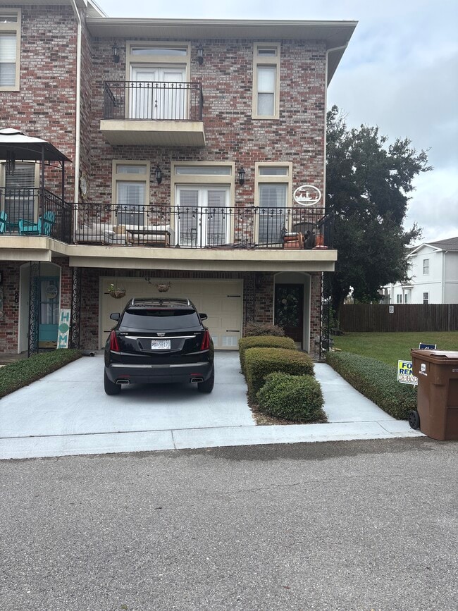 property at 21 Oak Alley Ln