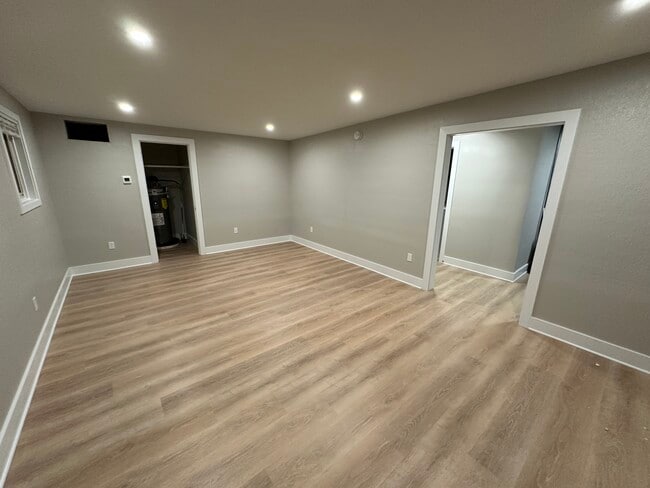 328-328 W Victoria Ave in Burlington, WA - Building Photo - Building Photo