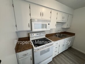 1039 5th St in West Des Moines, IA - Building Photo - Building Photo